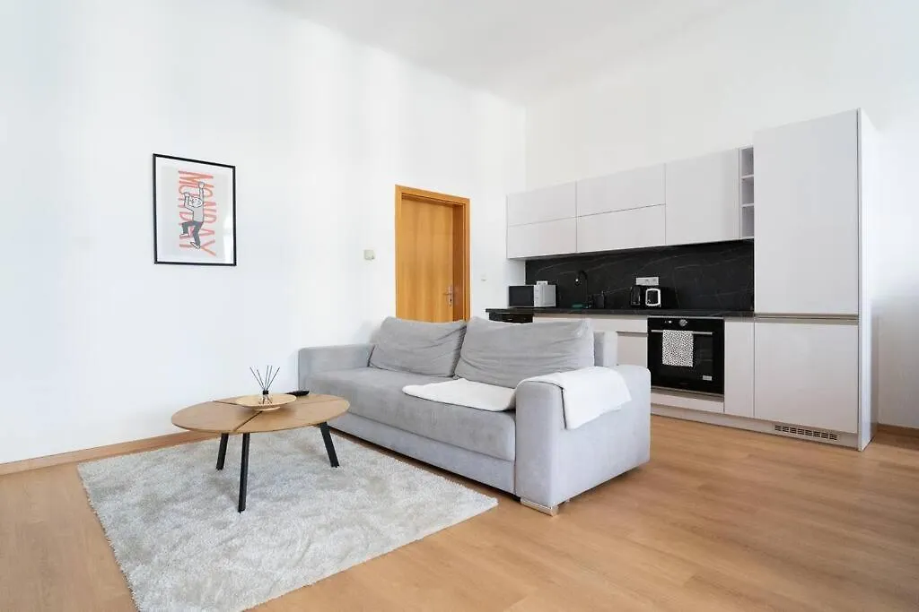 The Dante Family And Friends Apartment - City Center, Parking contacts